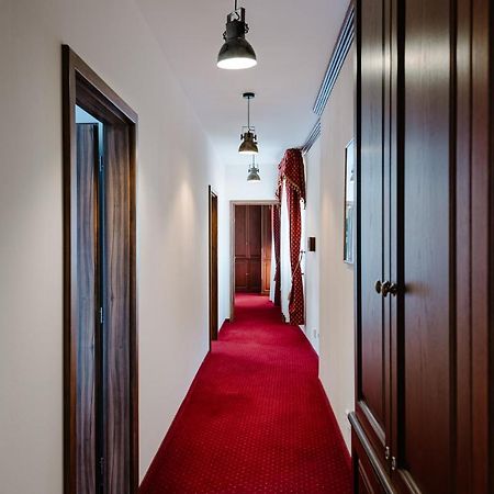 Petra Inn Apartments In Historical Palace Братислава Екстер'єр фото