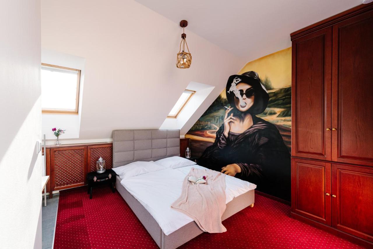 Petra Inn Apartments In Historical Palace Братислава Екстер'єр фото