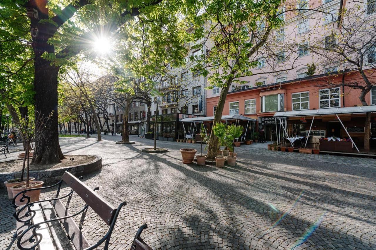 Petra Inn Apartments In Historical Palace Братислава Екстер'єр фото