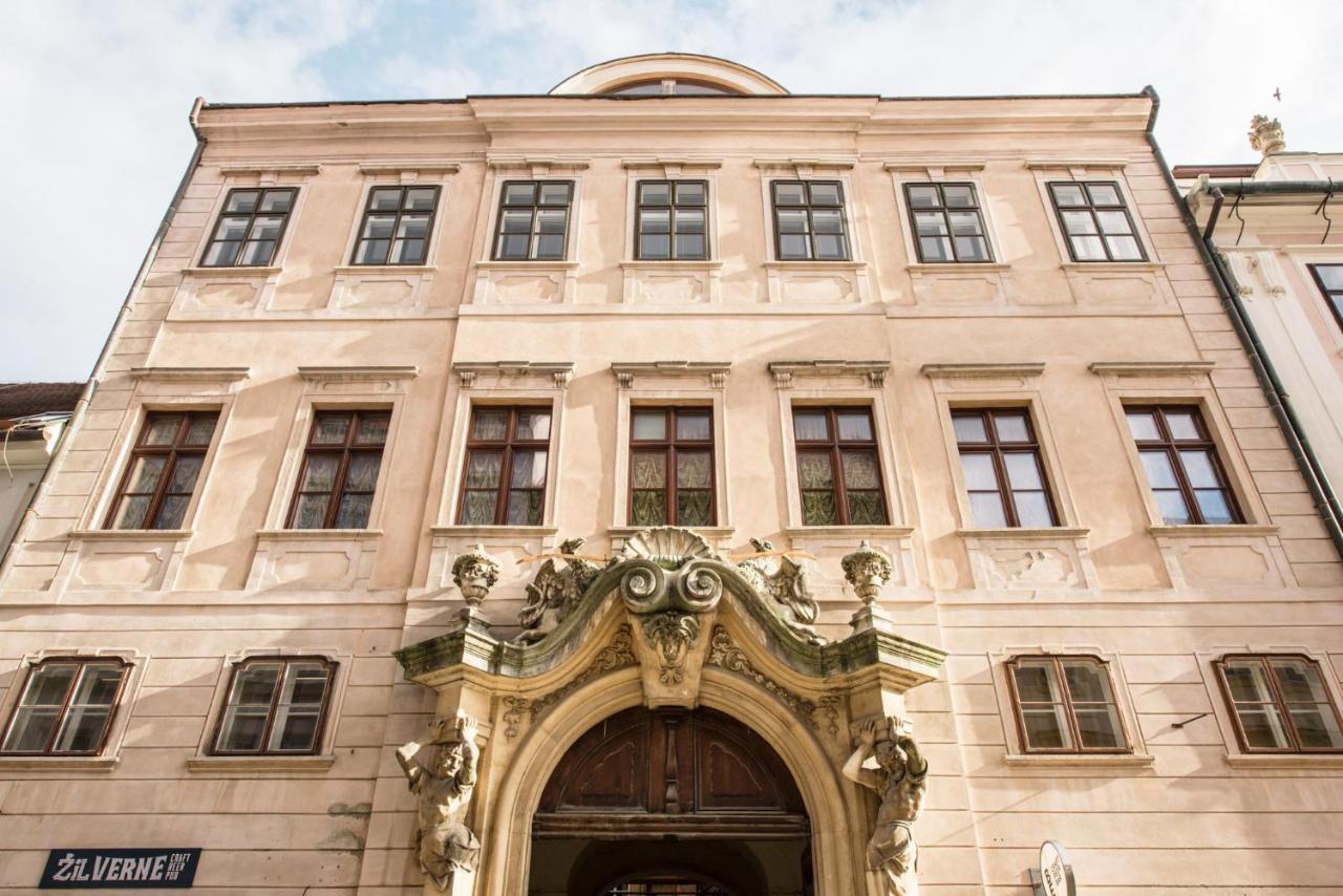 Petra Inn Apartments In Historical Palace Братислава Екстер'єр фото