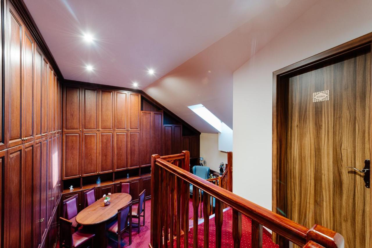 Petra Inn Apartments In Historical Palace Братислава Екстер'єр фото