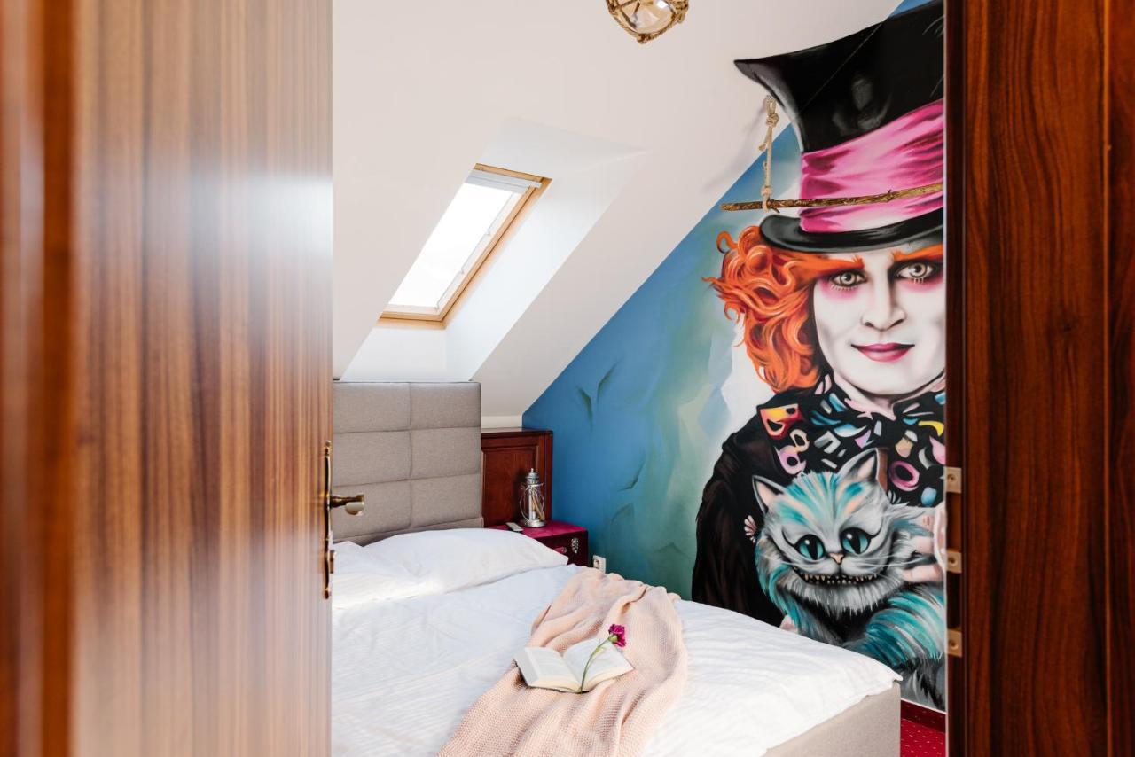 Petra Inn Apartments In Historical Palace Братислава Екстер'єр фото
