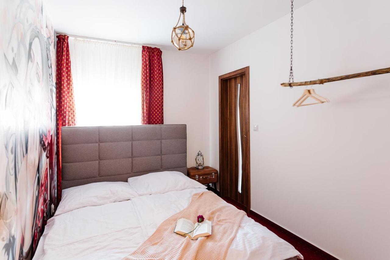 Petra Inn Apartments In Historical Palace Братислава Екстер'єр фото